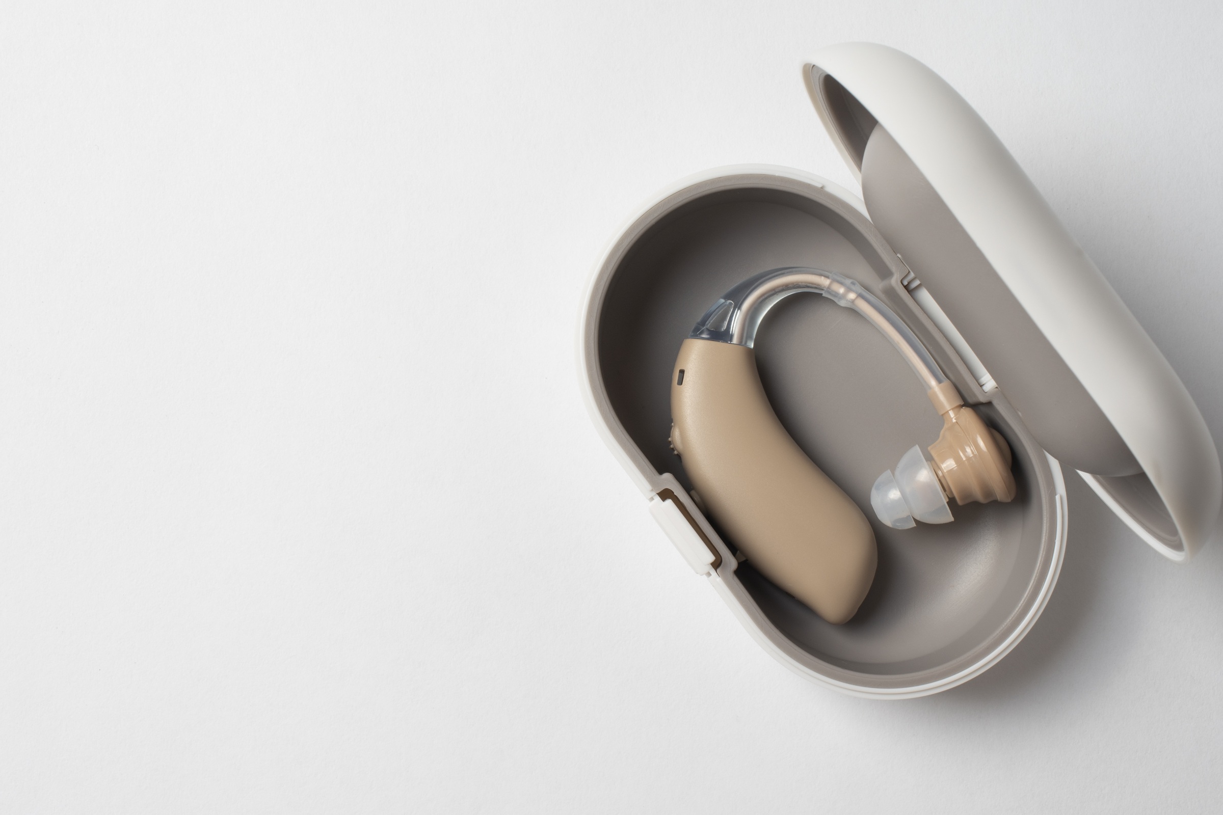 Read more about the article Can Hearing Aids Help You Follow a Conversation Without Constantly Focusing on Where Every Voice Is Coming From?